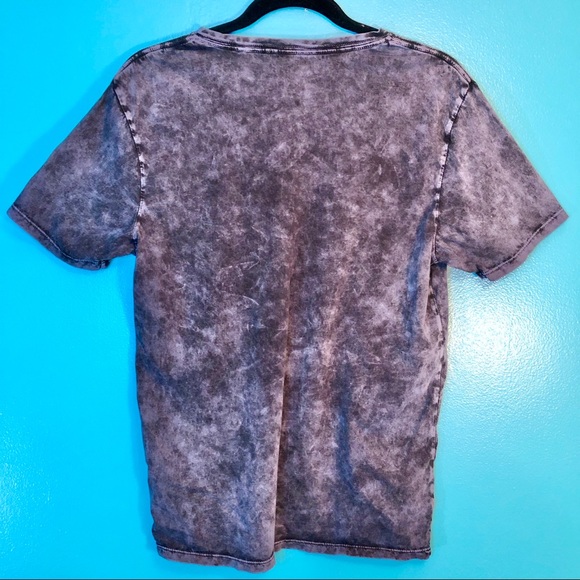 Guess Men’s Acid Wash V-Neck T-Shirt - Picture 8 of 8